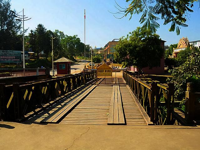 云南这条公路曾拯救国家于危难中，云南最危险的三条公路