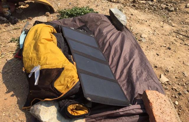 旅行充电器怎么使用教程，户外驴友充电怎么解决