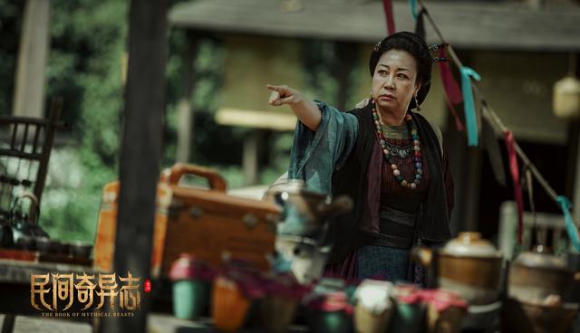 包租婆元秋又拍新电影了，周星驰《功夫》里的包租婆元秋