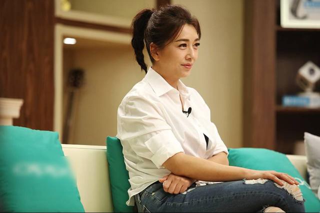 40岁江珊近照，同样51岁的徐帆和江珊