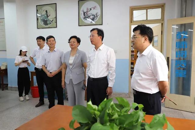 教师慰问一线教育工作者，省委教育工委、省教育厅走访慰问一线教育工作者