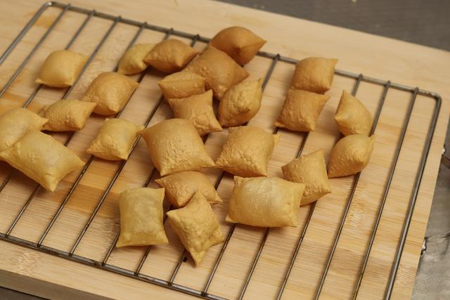 豆腐皮怎么炒好吃，豆腐皮不要炒着吃了（家常豆腐皮怎么炒好吃又简单）