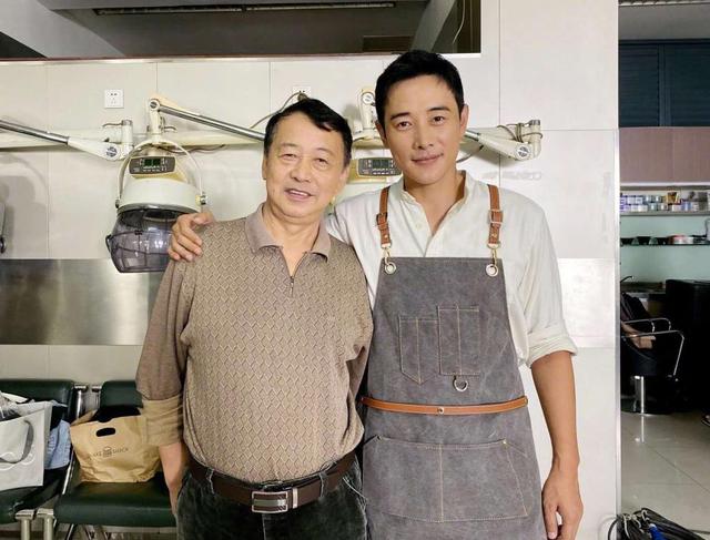 22岁罗晋近照，陪产爸爸罗晋发福成大叔