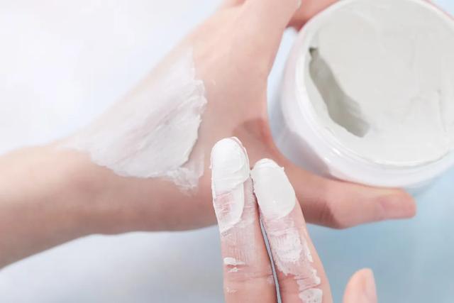 科颜氏白泥面膜的正确使用方法，科颜氏白泥清洁面膜的正确使用（告别油腻，黑头粉刺都给我退）