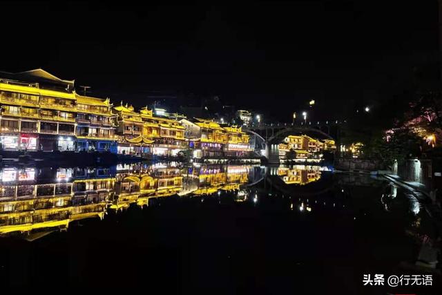 凤凰古城夜景图片，这辈子一定要去的凤凰古城（凤凰古城浪漫夜景醉游人）