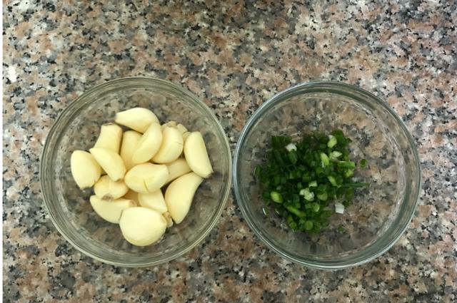 腐乳豆腐五花肉做法，1斤五花肉加上一块腐乳