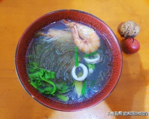 4条大虾1条鱿鱼1把红薯粉条，粉丝大虾最好吃的做法