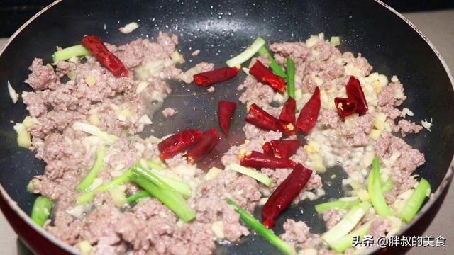 茄子煲的家常做法，正宗茄子煲的做法（厨师长分享一个饭店的做法）