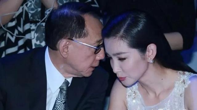 香港英皇旗下艺人，星二代谢霆锋的曲折情史