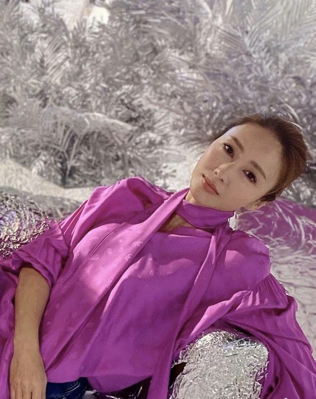49歲黎姿內心不老，日常闊太太生活依舊精彩，為好友當模特狀態佳 娛樂八卦吃瓜 第3张