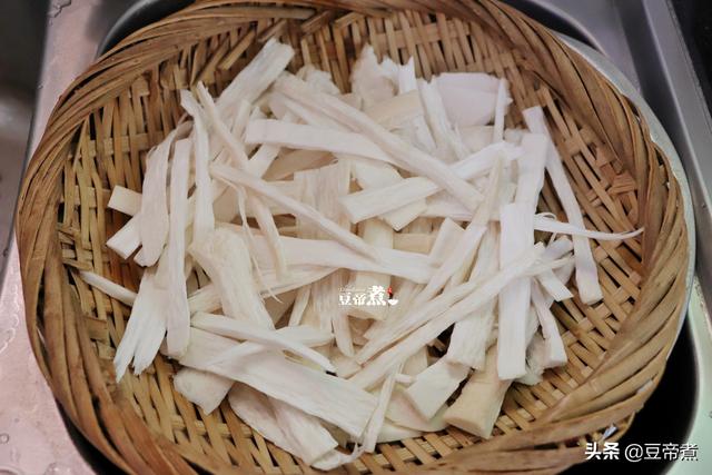 杏鲍菇要不要焯水，杏鲍菇要不要焯水再炒起沫（杏鲍菇这样做才好吃）