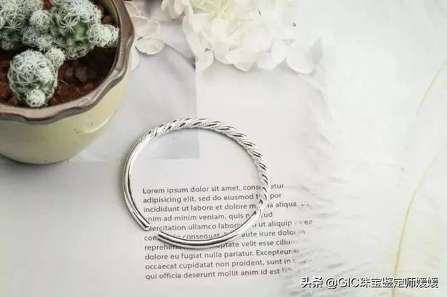 什么银手镯最好，现在流行什么款式的银手镯好看