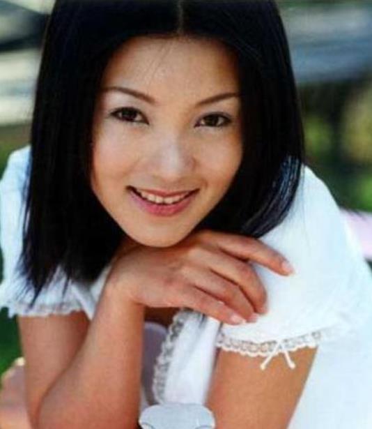 谢雨欣的黑历史，被“逃犯”捧“上位”的谢雨欣