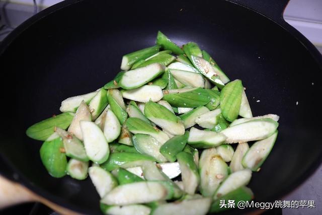 海蜇真的超美味，这菜只在陆地长