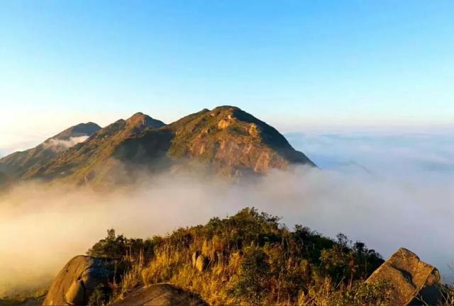 广东十座海拔最高的山，为什么都说广东人游广东先游广东第一峰