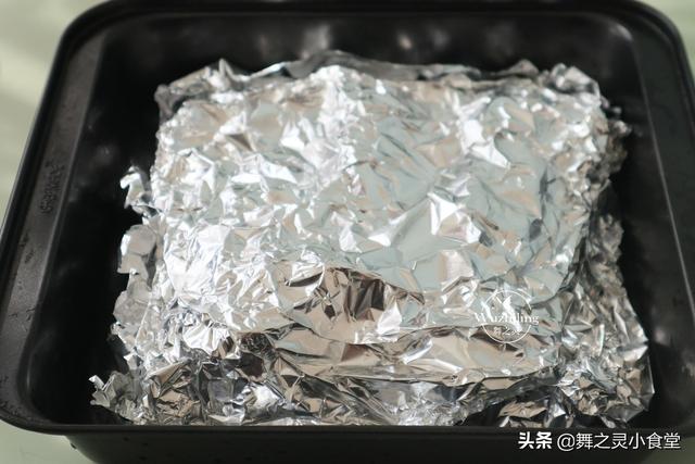 如何把羊排烤得外酥里嫩，几块钱做一道外酥里嫩多汁烤羊排