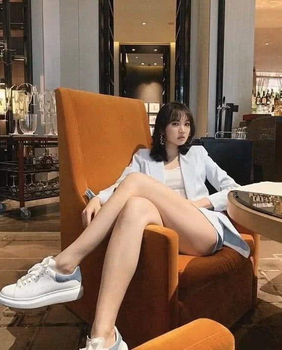 任正非女兒姚安娜曬近照！從小練習芭蕾舞體態優雅，充滿公主范兒 娛樂八卦吃瓜 第8张