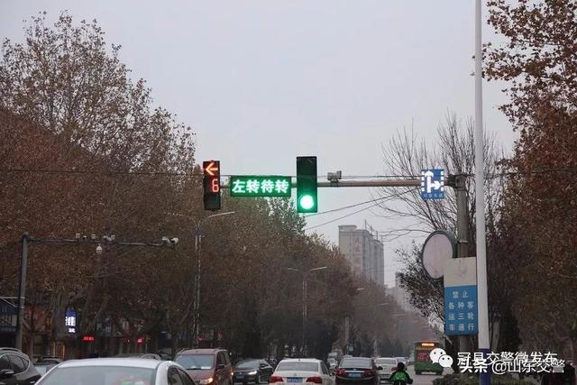 直行车道和单行路标志怎么区分，直行待行区怎么走