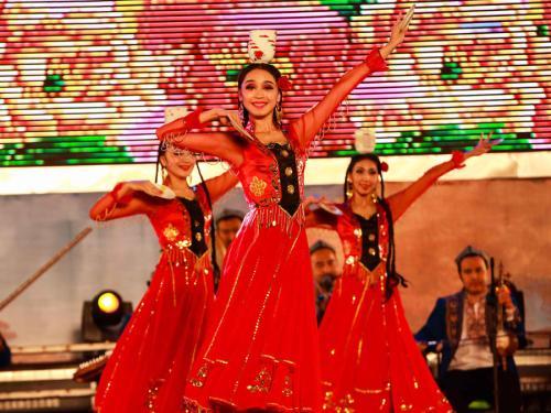 维吾尔族的传统节日，维吾尔族的风土人情和民俗习惯（热情好客的维吾尔族）