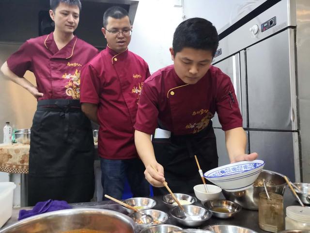 开面馆的经典方法，初创业开小面馆几点经验教训