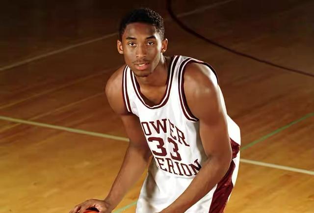 身高1.98米臂展2米06，科比身高臂展数据