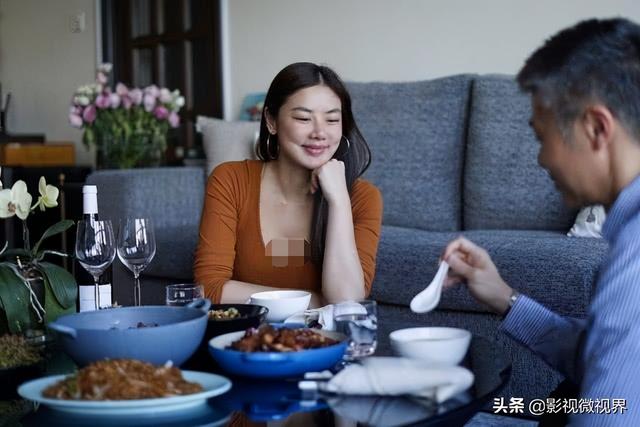 乐基儿现任老公，乐基儿素颜近照（乐基儿晒与儿子共浴照引争议）