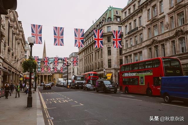 游玩英国伦敦大广场，<泰晤士河夜景>+阿拉法特广场