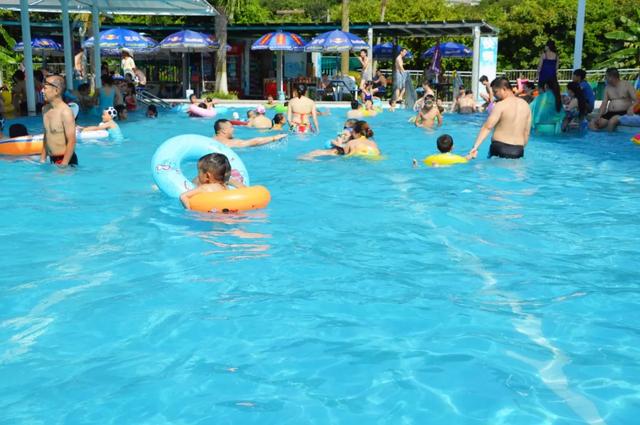 东莞莲花山公园水上乐园，东莞南城水濂山