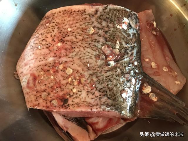 家常炖鲢鱼怎么做好吃，这样炖鱼不粘锅