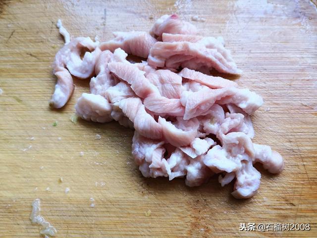 怎么炖酸菜又脆又香，地道东北炖酸菜这样做