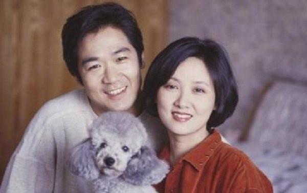 张国立的婚姻史，张国立与罗秀春离婚34年