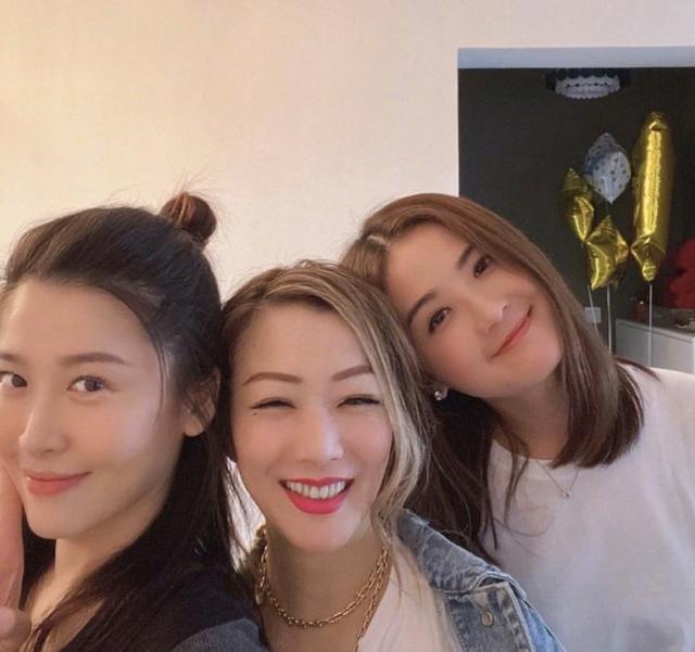 蔡卓妍曬和天後鄭秀文合影，兩人生活中私交甚好，相差十歲沒代溝 娛樂八卦吃瓜 第2张