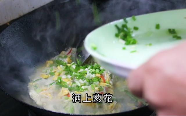 金针菇怎么炒鸡蛋，葱香蛋炒金针菇的做法