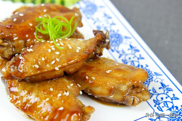 鸡翅怎么腌制好吃又嫩，想吃鸡翅自己做