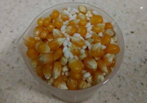 玉米糊糊怎么做，早餐玉米糊糊家常做法（玉米蔬菜糊的做法）