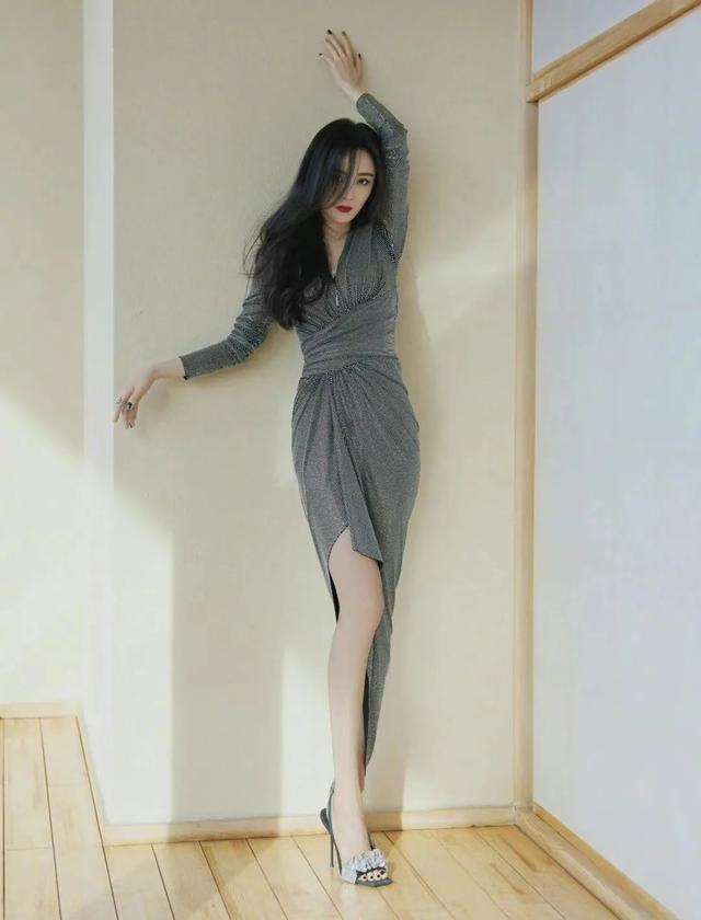 细跟的高跟鞋穿搭，今年的时髦高跟鞋都在这儿了