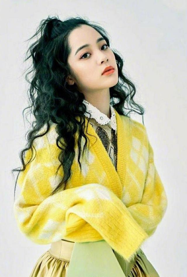 脸小的女生适合什么样的发型，好看显脸小适合所有脸型的发型