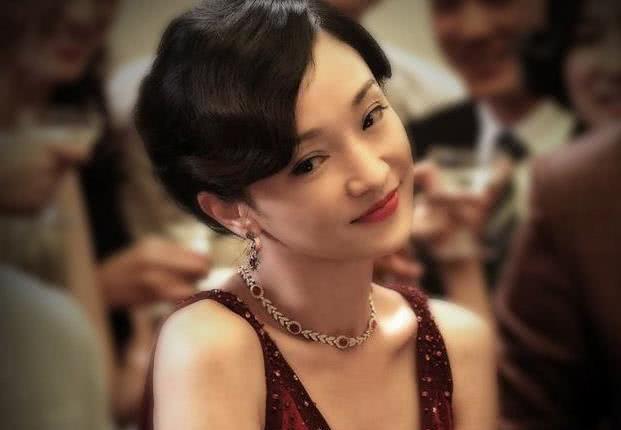 周迅情史为何如此坎坷，周迅27年荒诞情史