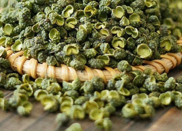 正宗重庆清油火锅底料50斤配方，重庆火锅著名连锁品牌研发的一款清油鸳鸯锅锅底配方及制作技术