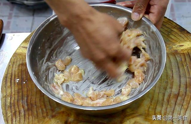 怎么炒鸡脯肉好吃又简单，跟着酒店大厨学炒鸡脯肉