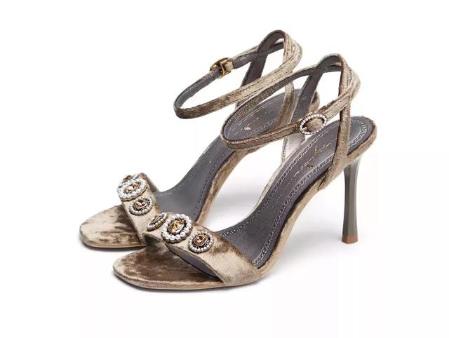 国产时尚鞋排行榜前十名，2022年国产十强