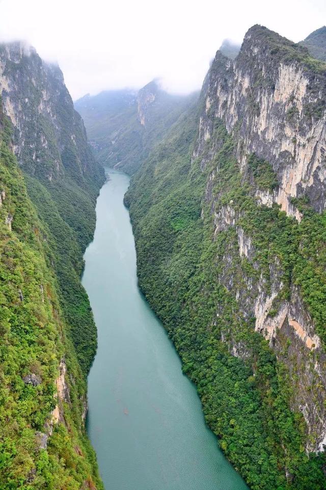 贵州兴义马岭河峡谷风景介绍，万峰成林峡谷飞瀑