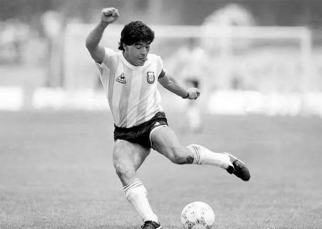 心脏骤停复活几率有多高，马拉多纳从昏迷到去世仅12分钟