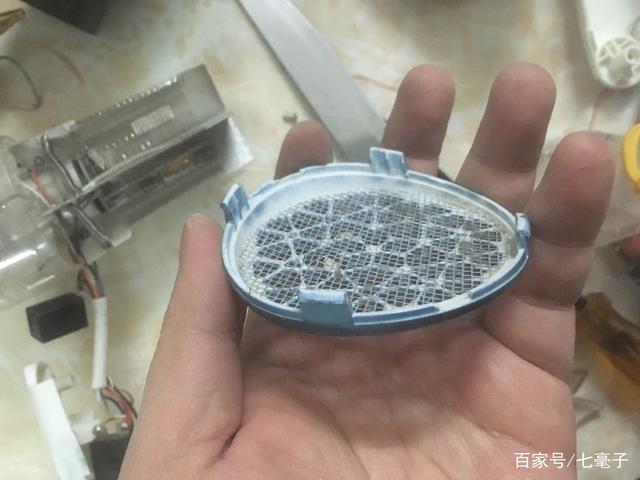 吹风机怎么拆开，自己动手拆卸电吹风（家用电吹风拆卸图解）