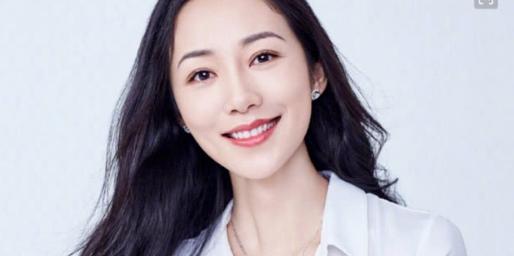 韩雪亲生母亲讲述被抛弃的原因，网友：难怪这么完美