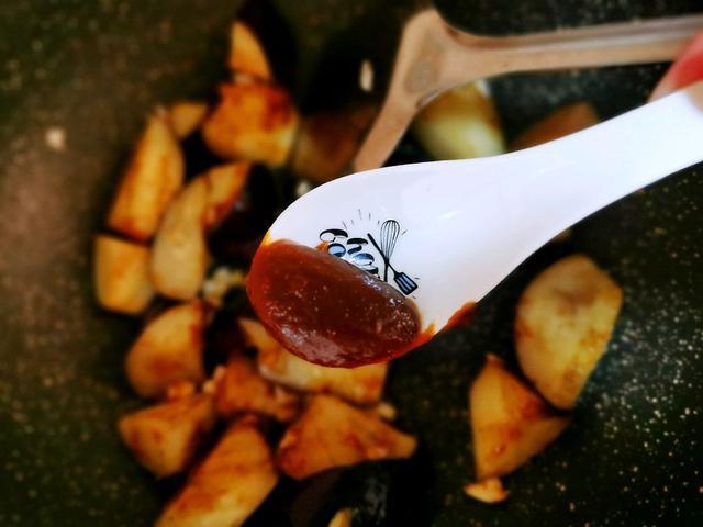 不过油的酱爆茄子家常做法，又馋饭店的酱爆茄子了