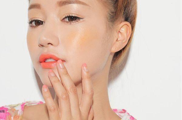 腮红膏哪个好用又持久不掉色，腮红膏它的优点是与肌肤更贴合