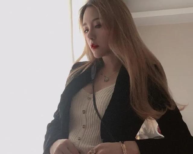 rita电竞椅，rita颜值好高（迪锐克斯电竞椅联手Rita助力女性电竞游戏市场）