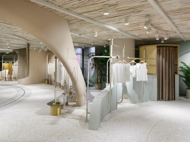 服装店春天陈列，服装店也是品牌展厅