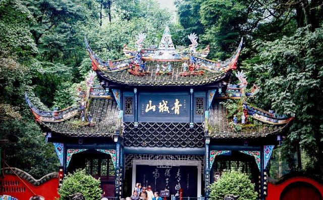 成都旅游阴阳山，“两路”精神：雪域高原筑大道